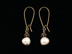 Antiqued medium earrings w/ Pearl (Web-265)